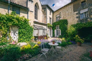 پانسیون Le Prieuré Sainte Croix