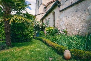 پانسیون Le Prieuré Sainte Croix