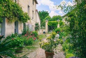 پانسیون Le Prieuré Sainte Croix