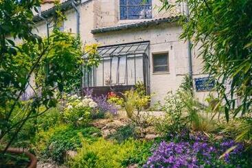 پانسیون Le Prieuré Sainte Croix