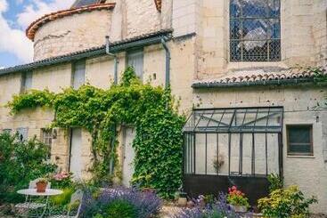پانسیون Le Prieuré Sainte Croix
