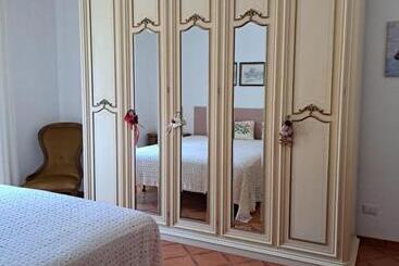 پانسیون Nancyanna House
