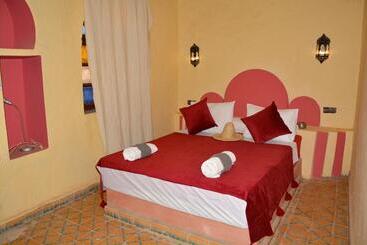 Pensão Sahara House