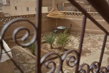 پانسیون Sahara House
