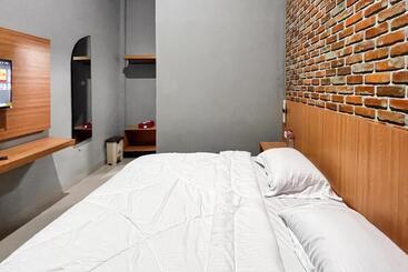 Reddoorz Plus At New Favour Hotel Gunung Dempo