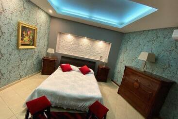 تختخواب و صبحانه Bianca Di Navarra House