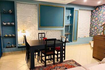 تختخواب و صبحانه Bianca Di Navarra House