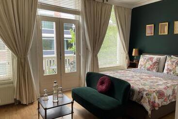 تختخواب و صبحانه Comfortable Stylish Room In City Centre Of The Hague