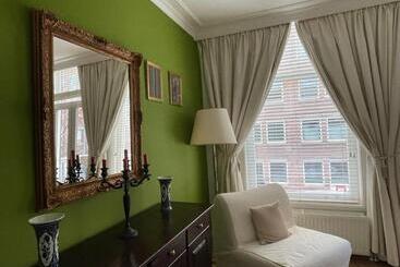 تختخواب و صبحانه Comfortable Stylish Room In City Centre Of The Hague