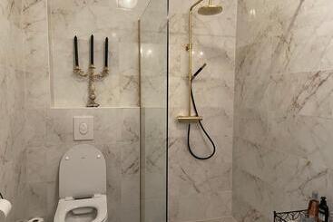 تختخواب و صبحانه Comfortable Stylish Room In City Centre Of The Hague