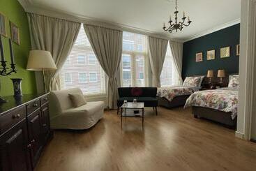 تختخواب و صبحانه Comfortable Stylish Room In City Centre Of The Hague