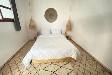 تختخواب و صبحانه Ecobay Hostel