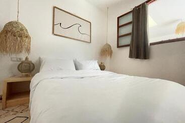 تختخواب و صبحانه Ecobay Hostel