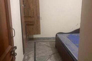 تختخواب و صبحانه Residential House