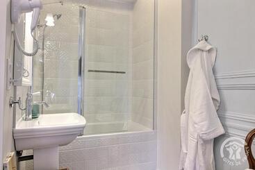 تختخواب و صبحانه Guest House Saint Yves