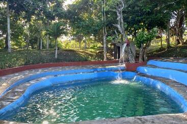 تختخواب و صبحانه Turtle Spring Private Resort