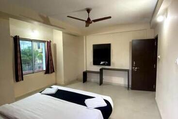 هتل Grand Resort Puri   Swimming Pool And Garden, Near Sea Beach And Temple Fully Air Conditioned