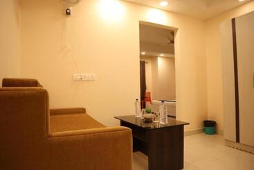هتل Grand Resort Puri   Swimming Pool And Garden, Near Sea Beach And Temple Fully Air Conditioned