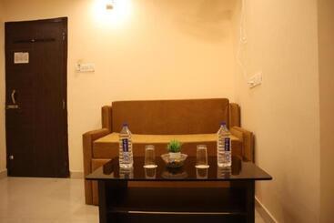 هتل Grand Resort Puri   Swimming Pool And Garden, Near Sea Beach And Temple Fully Air Conditioned