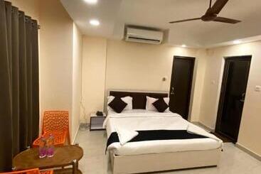 هتل Grand Resort Puri   Swimming Pool And Garden, Near Sea Beach And Temple Fully Air Conditioned
