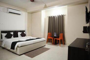 هتل Grand Resort Puri   Swimming Pool And Garden, Near Sea Beach And Temple Fully Air Conditioned