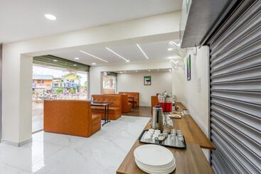 هتل Treebo Sky City Grand