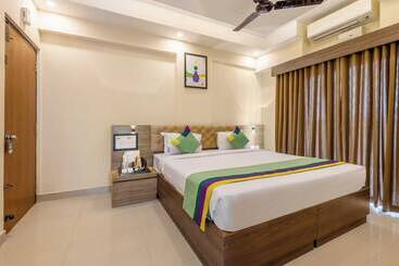 هتل Treebo Sky City Grand