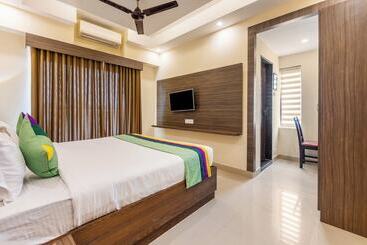 هتل Treebo Sky City Grand