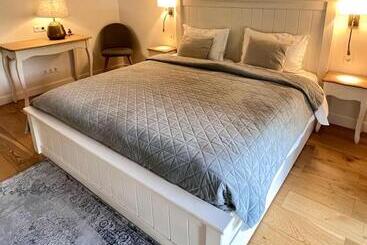 膳宿费 Experiential Lodge Rooms