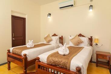 استراحتگاه Franco Tamil Villas