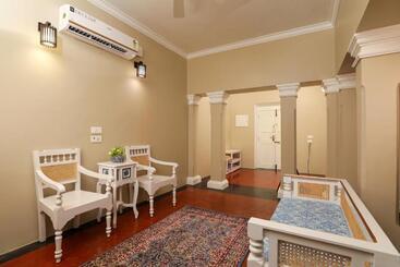استراحتگاه Franco Tamil Villas