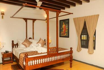 استراحتگاه Franco Tamil Villas