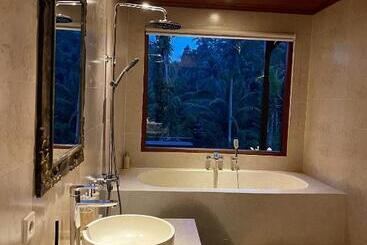 تختخواب و صبحانه Gunung Kawi Villa