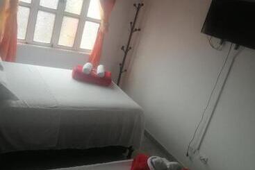 تختخواب و صبحانه Hostal Donde Alejo