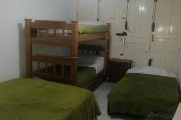تختخواب و صبحانه Hostal Donde Alejo