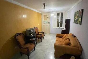 تختخواب و صبحانه Hostal Donde Alejo