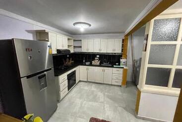 تختخواب و صبحانه Hostal Donde Alejo