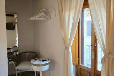 تختخواب و صبحانه Pavone Guesthouse