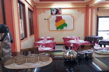 هتل Hostal Beds Of Salt Ga