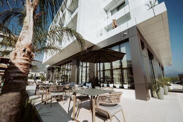 هتل Naos Luxury
