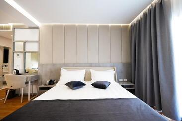 هتل Naos Luxury