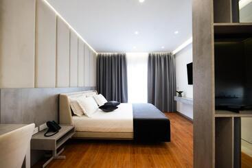 هتل Naos Luxury