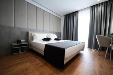 هتل Naos Luxury