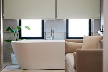 هتل Naos Luxury