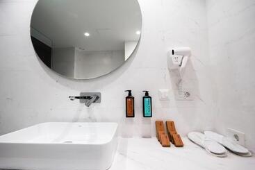 هتل Naos Luxury
