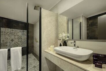 Lilium Hotel & Suites