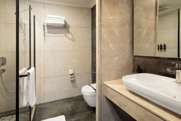 Lilium Hotel & Suites