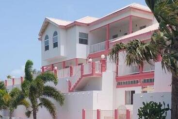 پانسیون Cliff Villa