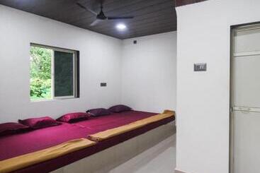 منتجع Komal Farm House Karjat