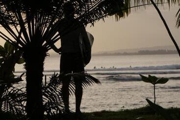 تختخواب و صبحانه Carve Bay Mentawai